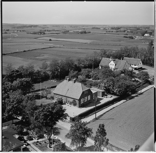 Luftfotografi af Stårup Skole omkring 1950